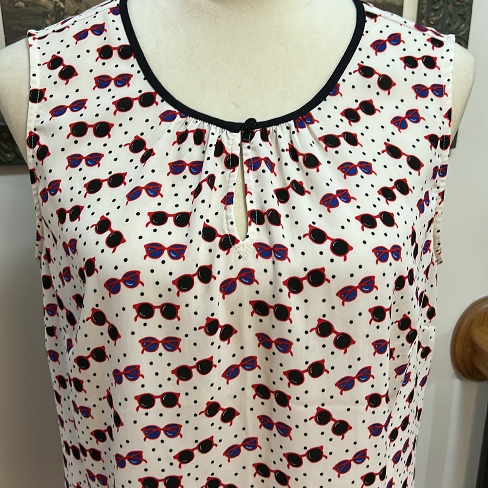Sleeveless Sunglasses Print Top - Picture 3 of 11